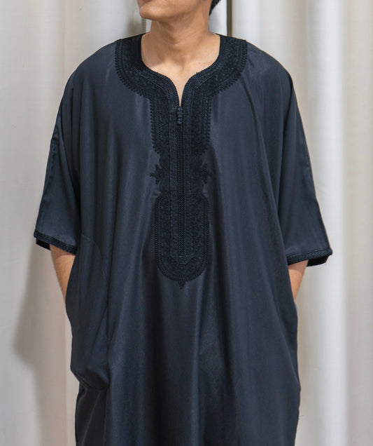 Maghrebi Thobe — Caviar Black (Cotton & Polyester)